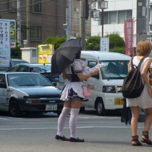 jeune fille habillée en cosplay à Osaka